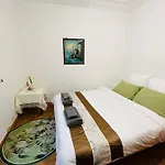 Two-bedroom Flat Near Pompidou Centre Paryż