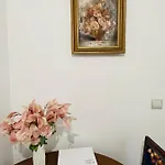 Apartament Two-bedroom Flat Near Pompidou Centre