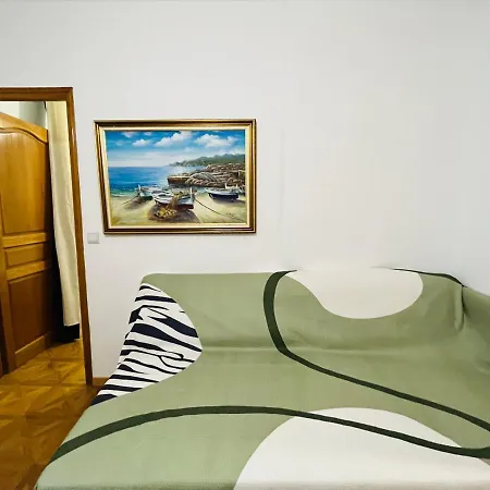 Two-bedroom Flat Near Pompidou Centre *