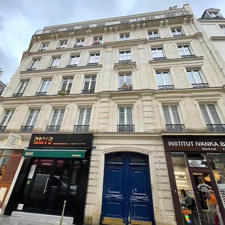 Two-bedroom Flat Near Pompidou Centre * Paris