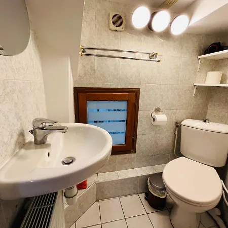 Two-bedroom Flat Near Pompidou Centre *