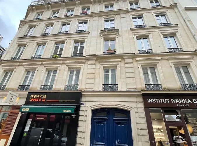 Two-bedroom Flat Near Pompidou Centre * Paris