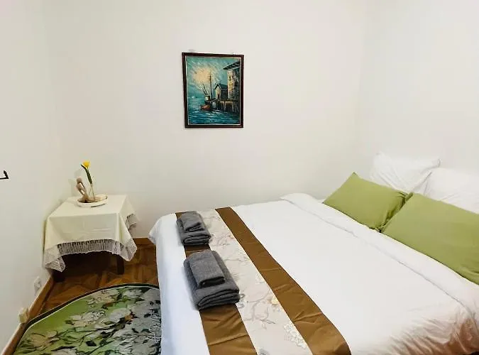 Two-bedroom Flat Near Pompidou Centre Paris