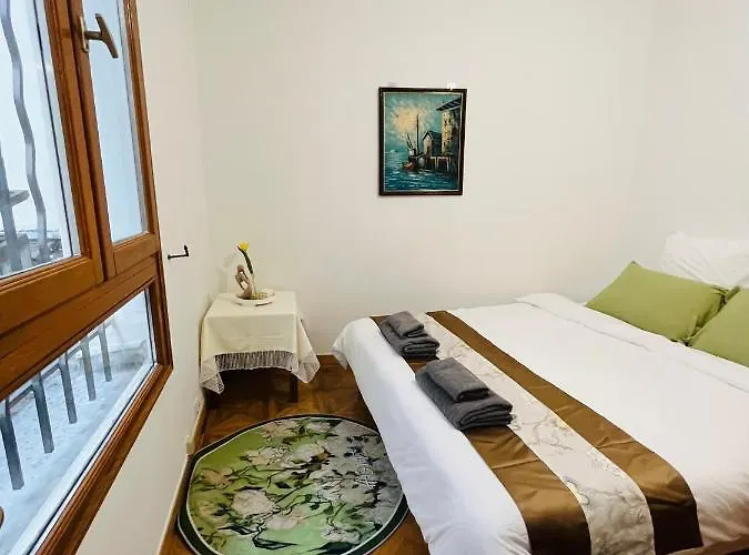 Two-bedroom Flat Near Pompidou Centre Paris