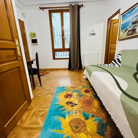 Two-bedroom Flat Near Pompidou Centre